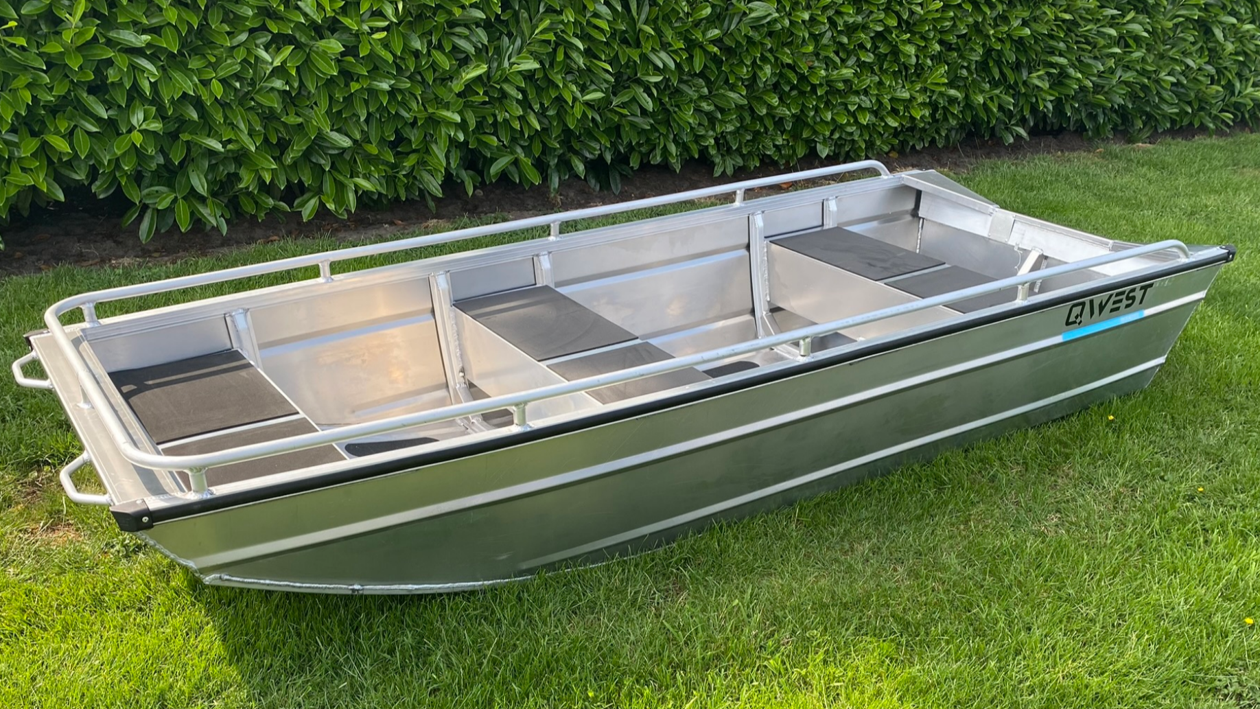 Qwest F-serie Platbodem